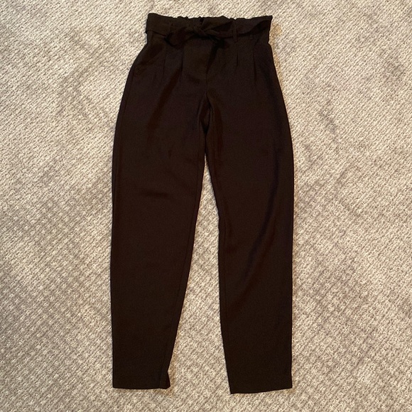 Reitmans Pants - BNWOT Reitmans paper bag dress pants size 2 black